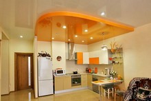 Натяжной потолок в кухне